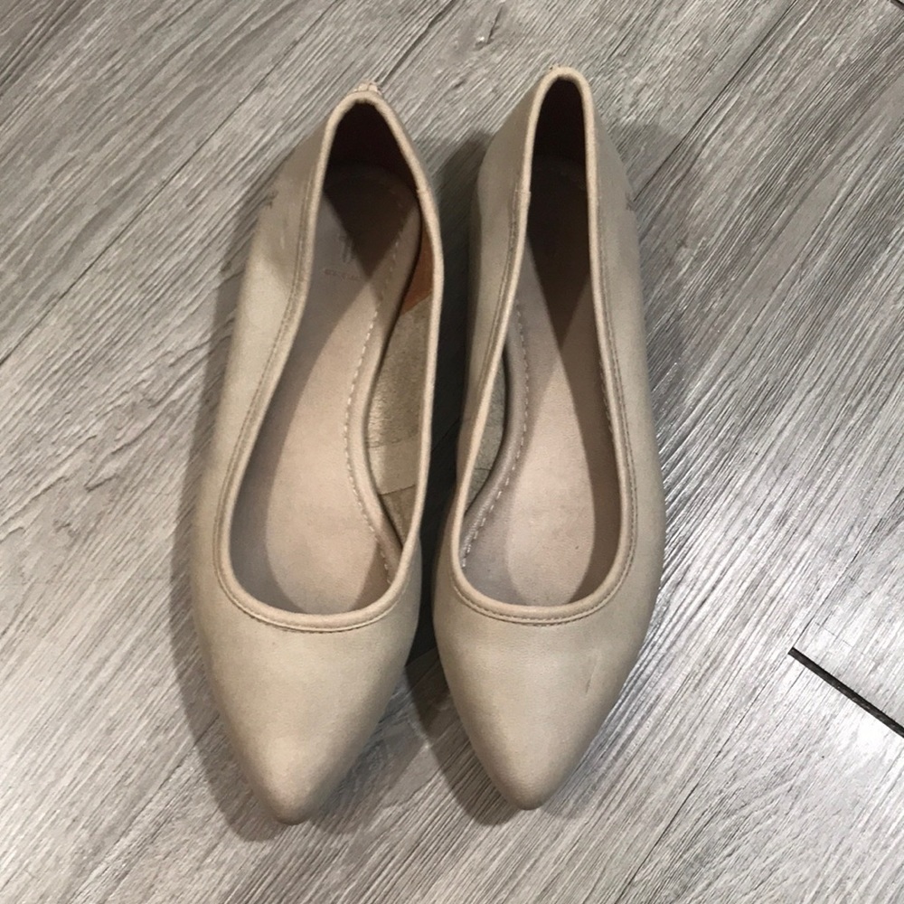 Frye Pointed Toe Neutral Leather Slip-On Flats size 7.5